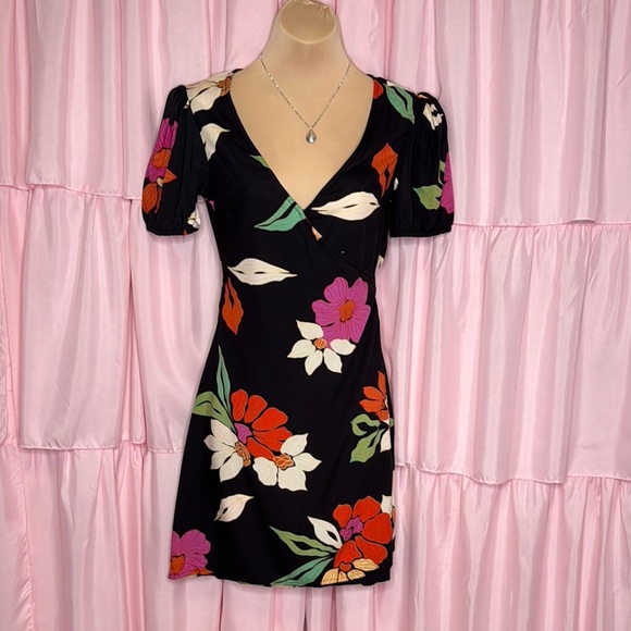 Billabong Floral Wrap Dress Black Multicolor Puff Sleeve Size Small - Picture 1 of 6